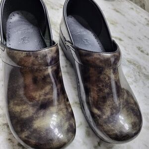 Dansko Clogs Patent Marbled Green Nursing Comfort Shoes Slip On Womens